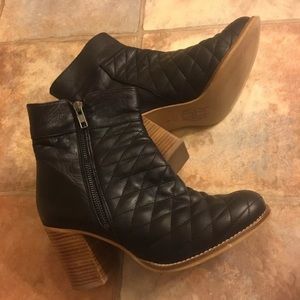 House of Harlow Black Quilted Leather Boots 8 Moto